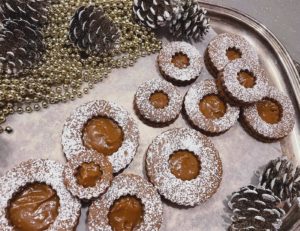 gingerbread linzer cookies